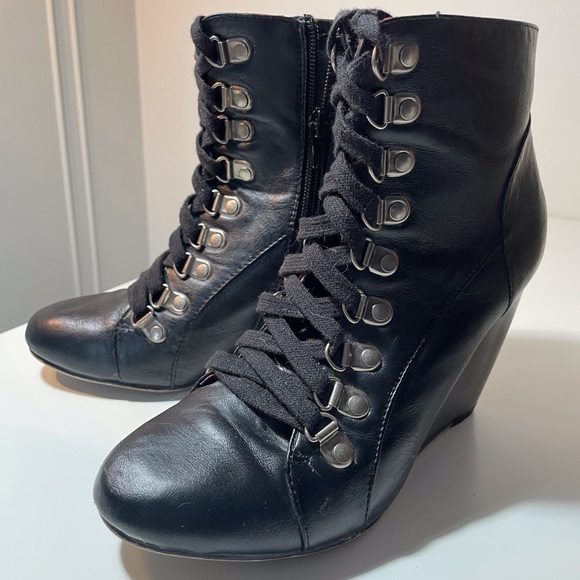 Madden Girl/EUC Vintage Lace Up Ankle Boots Sz 7.5 - Picture 6 of 8